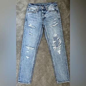 New American Eagle Tomgirl Jeans Size 2, ripped, straight leg